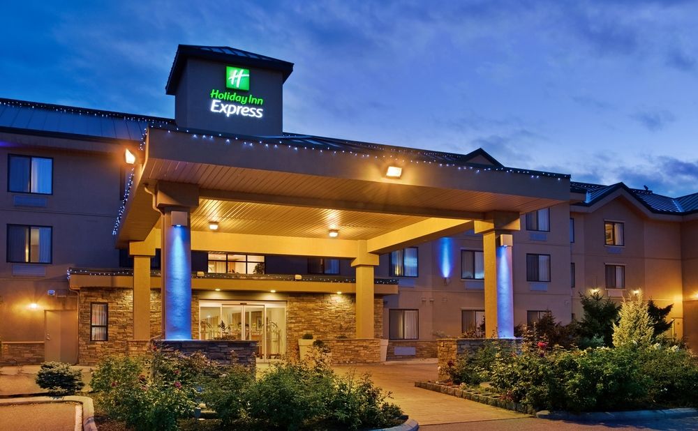 Holiday Inn Express Hotel & Suites Vernon 버넌 Canada thumbnail
